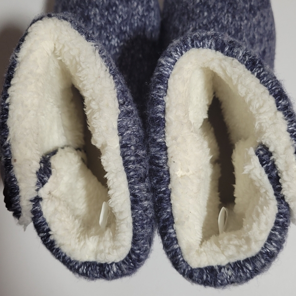 Size small 5/6. Bootie slippers with memory foam - Picture 4 of 11